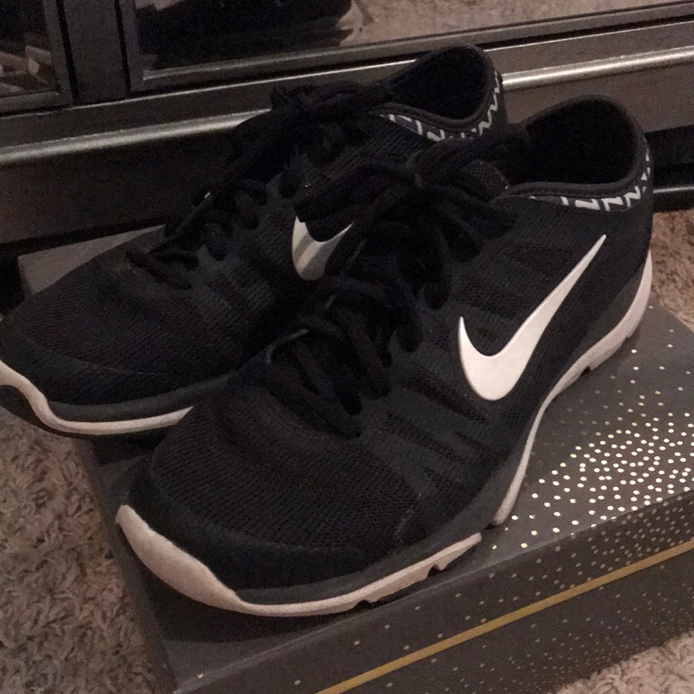 Black Chevron Nike Tennis shoes size 8.5